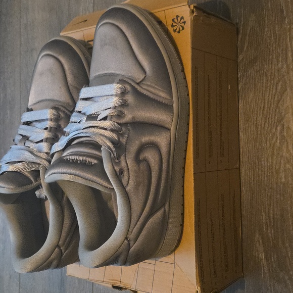 Air Jordan 1 Low Womans 11 - Picture 9 of 9